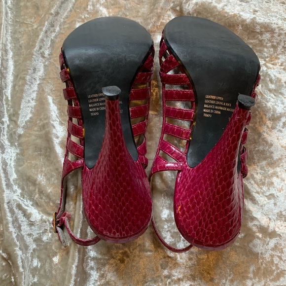 Magenta pink snake skin peep toe sling backs!💖🖤💖 - Picture 3 of 6